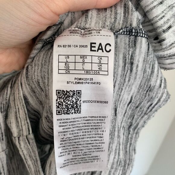 GUESS Men’s Colour Block Tee with Zipper Pocket - Picture 5 of 7